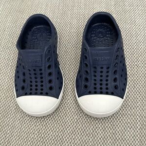 Native toddler shoes. Size five.
